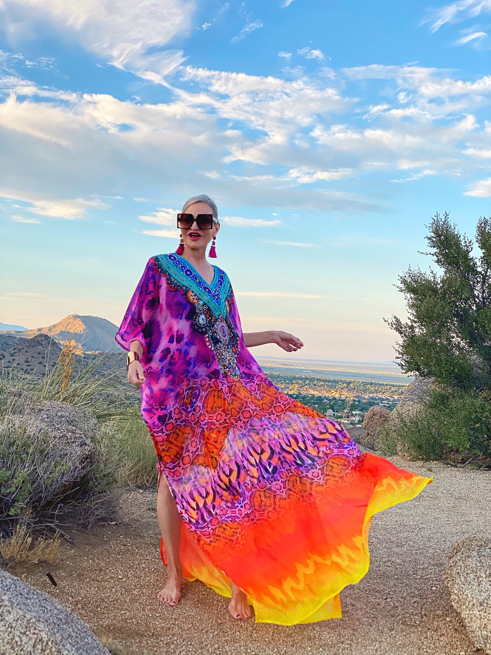 Lifestyle Influencer, jamie Lewinger of More Than Turquoise, wearing kaftan from Silk Kaftans