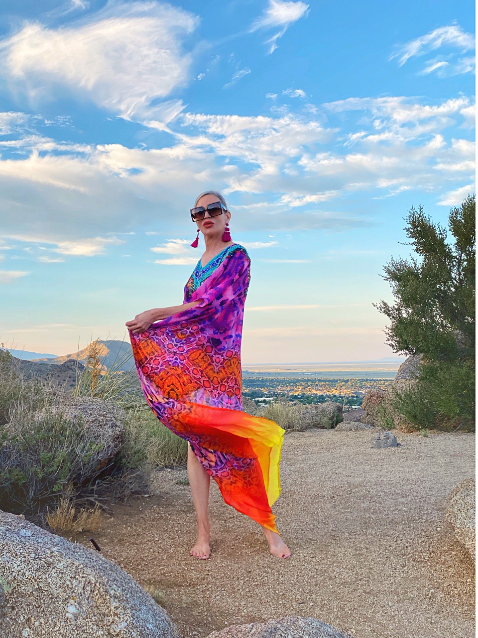 Lifestyle Influencer, Jamie Lewinger of More Than Turquoise, wearing the Fem Luxe silk kaftan from Silk Kaftans 