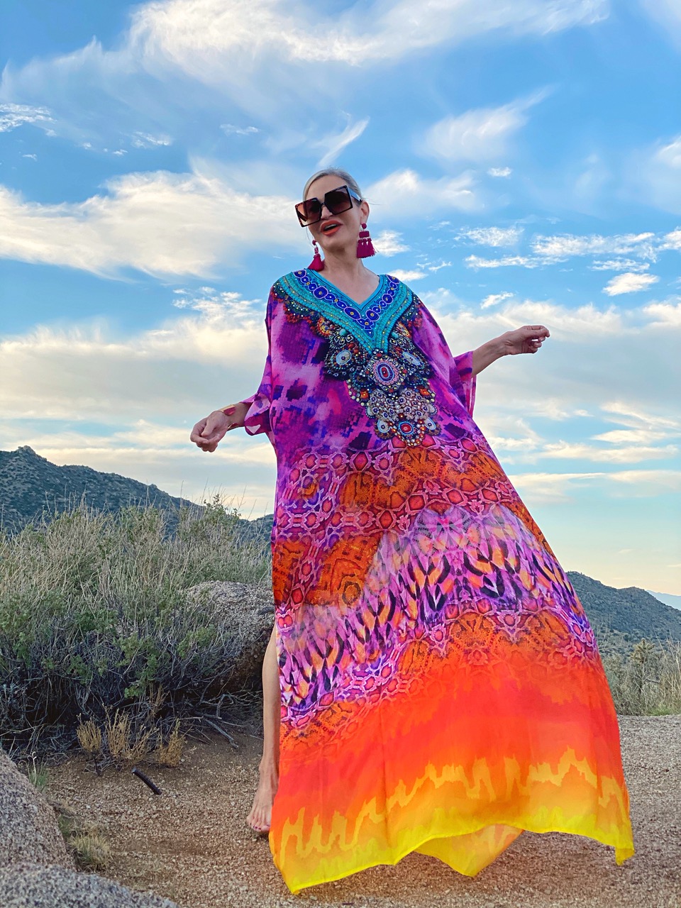 Lifestyle Influencer, Jamie Lewinger of More Than Turquoise, wearing luxe beach kaftan from Silk Kaftans 