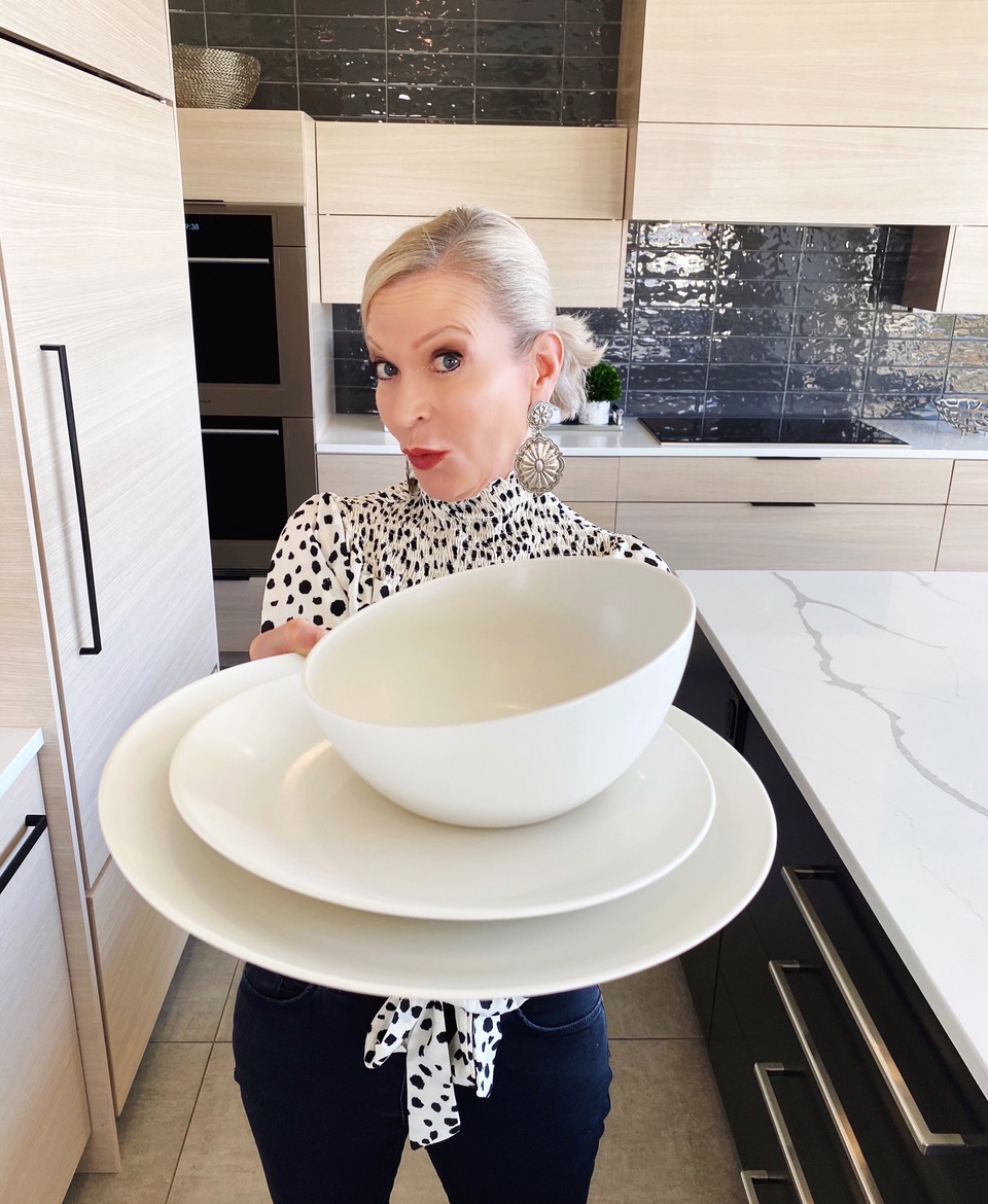 lifestyle influencer, Jamie Lewinger of More Than Turquoise, with Nambe Orbit place setting in white