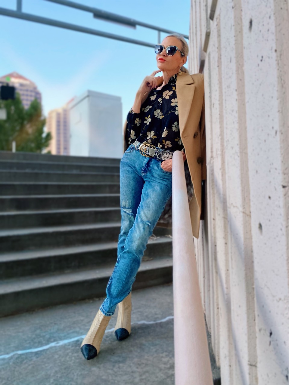 Lifestyle Influencer, Jamie Lewinger of More Than Turquoise, wearing outfit from cabi clothing 