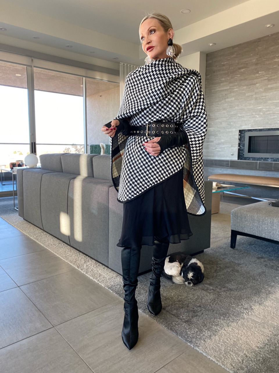 Lifestyle Influencer,  Jamie Lewinger of More Than Turquoise wearing classic houndstooth ruana from Chicos