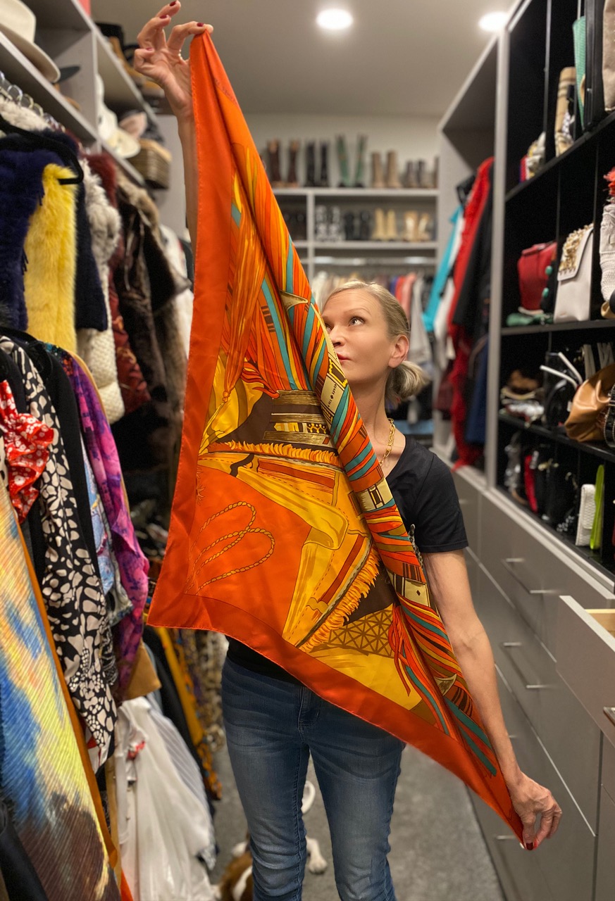 Lifestyle Influencer, Jamie Lewinger of More Than Turquoise with orange hermes scarf