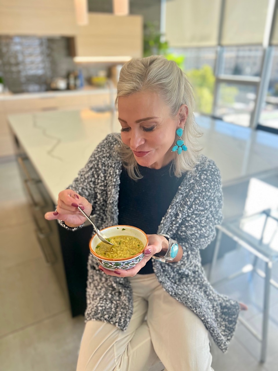 Lifestyle Influencer, Jamie Lewinger of more than turquoise with Divyas meals that are based in Ayurvedic principles