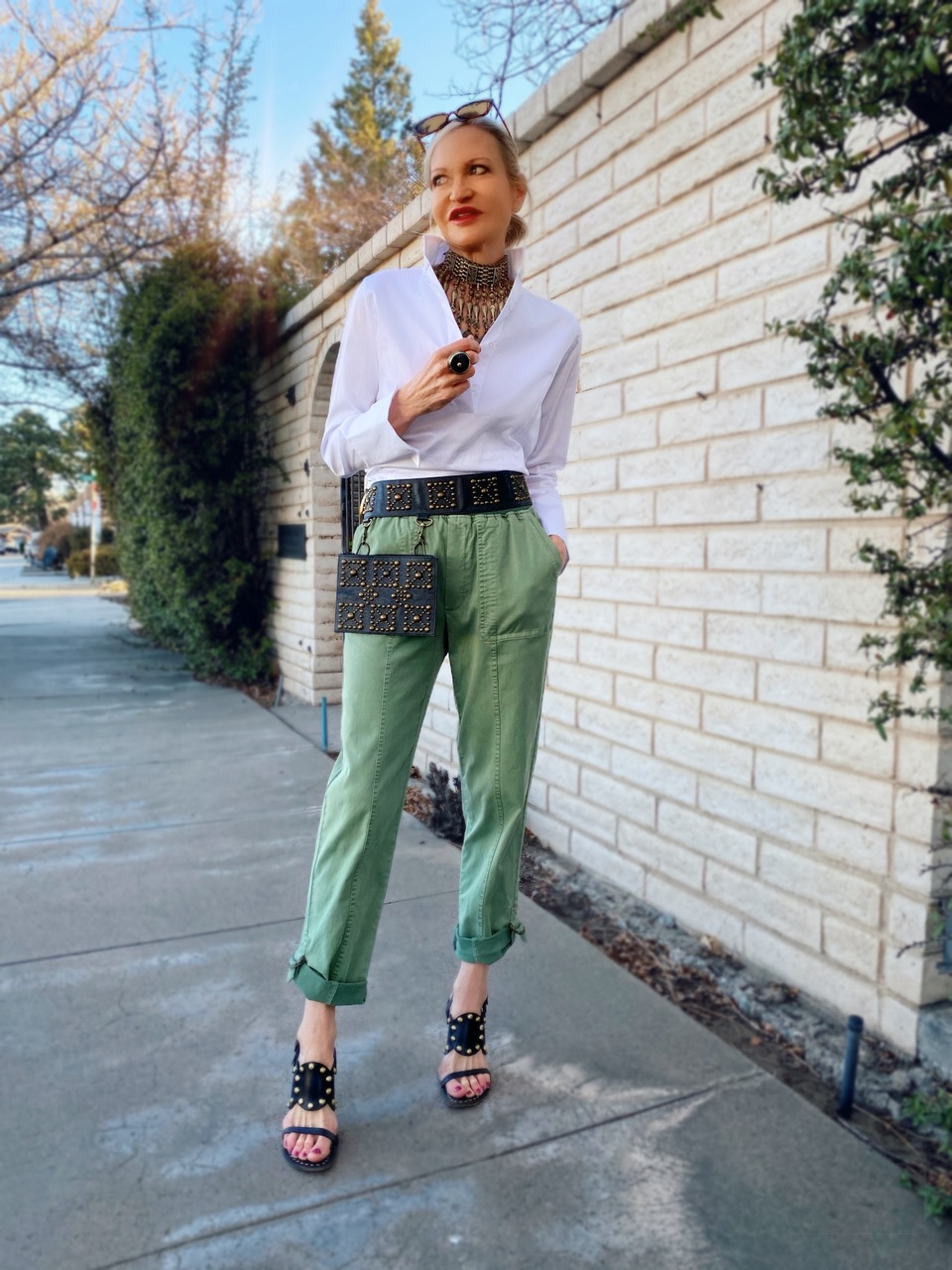 Lifestyle Influencer, Jamie Lewinger of More Than Turquoise, wearing Soft Surroundings Medina pants 