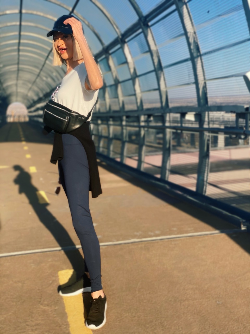 Lifestyle Influencer, Jamie Lewinger of More Than Turquoise, wearing the Superslim Pocket leggings from Soft Surroundings