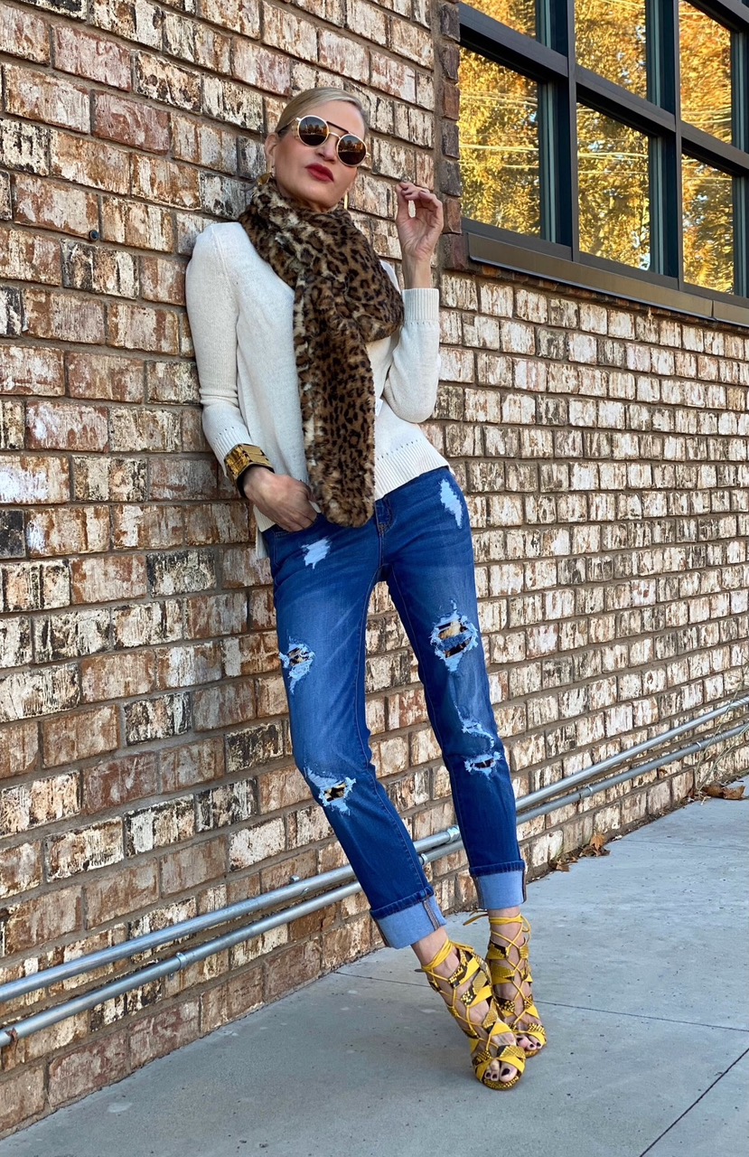 Lifestyle Influencer, Jamie Lewinger of More Than Turquoise wearing Cabi Bundle up Scarf