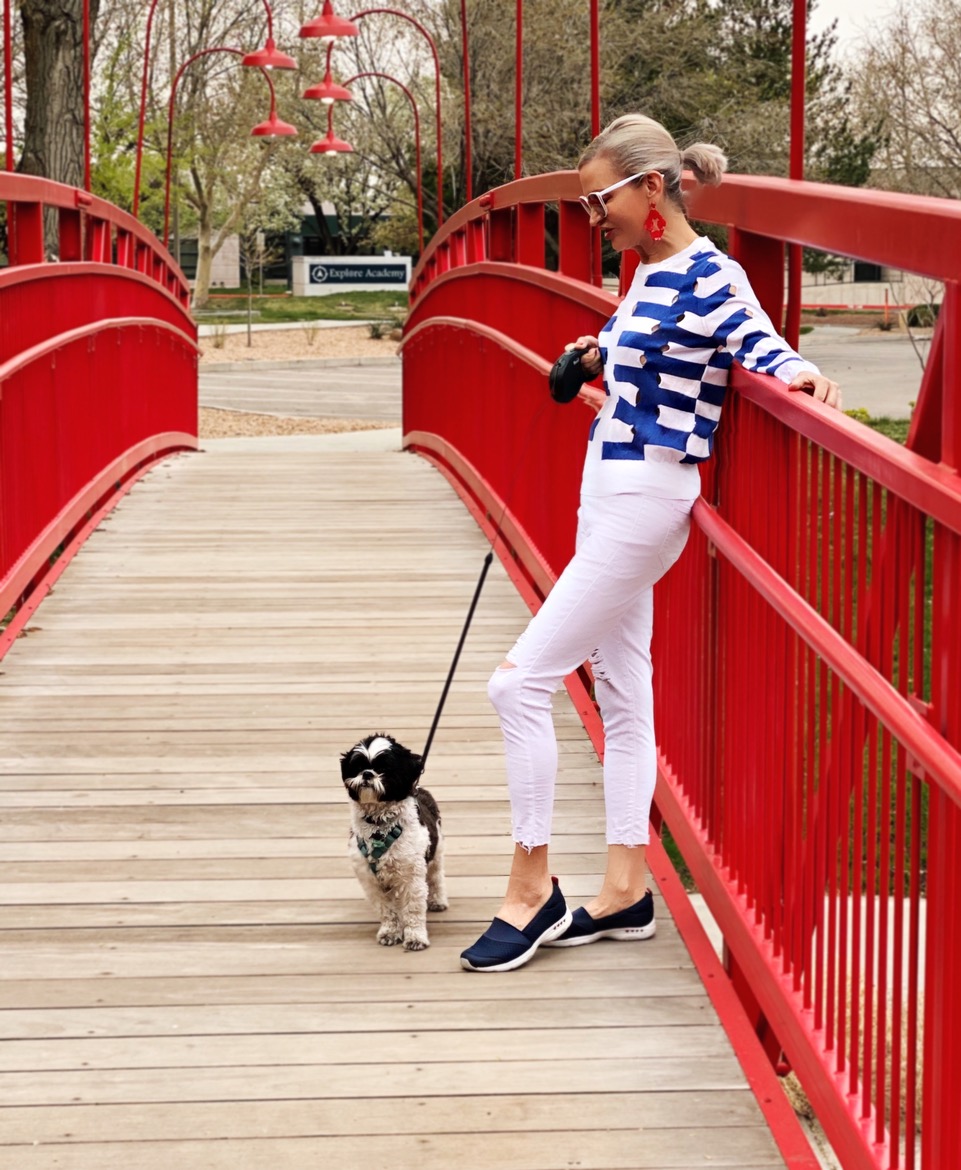 Lifestyle Influencer, Jamie Lewinger of More Than Turquoise, strolling in the Easy Spirit TWIST