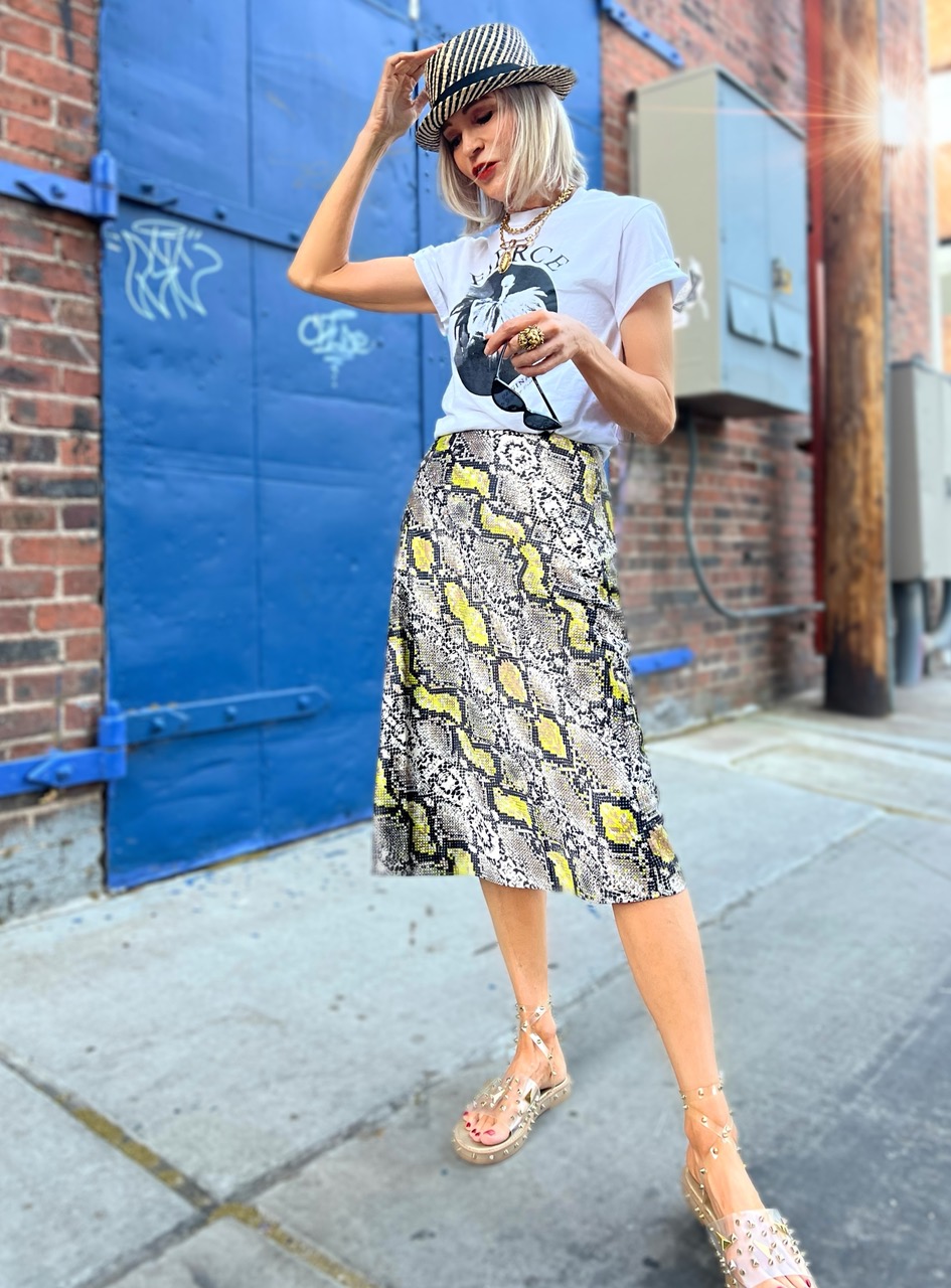 Lifestyle Influencer, Jamie Lewinger of More Than Turquoise, wearing the CeeCee midi skirt from Universal Standard