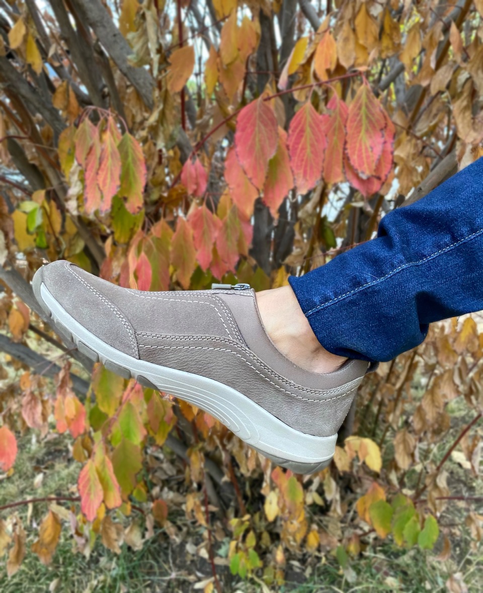 The Easy Spirit Cave walking shoe on More Than Turquoise blog