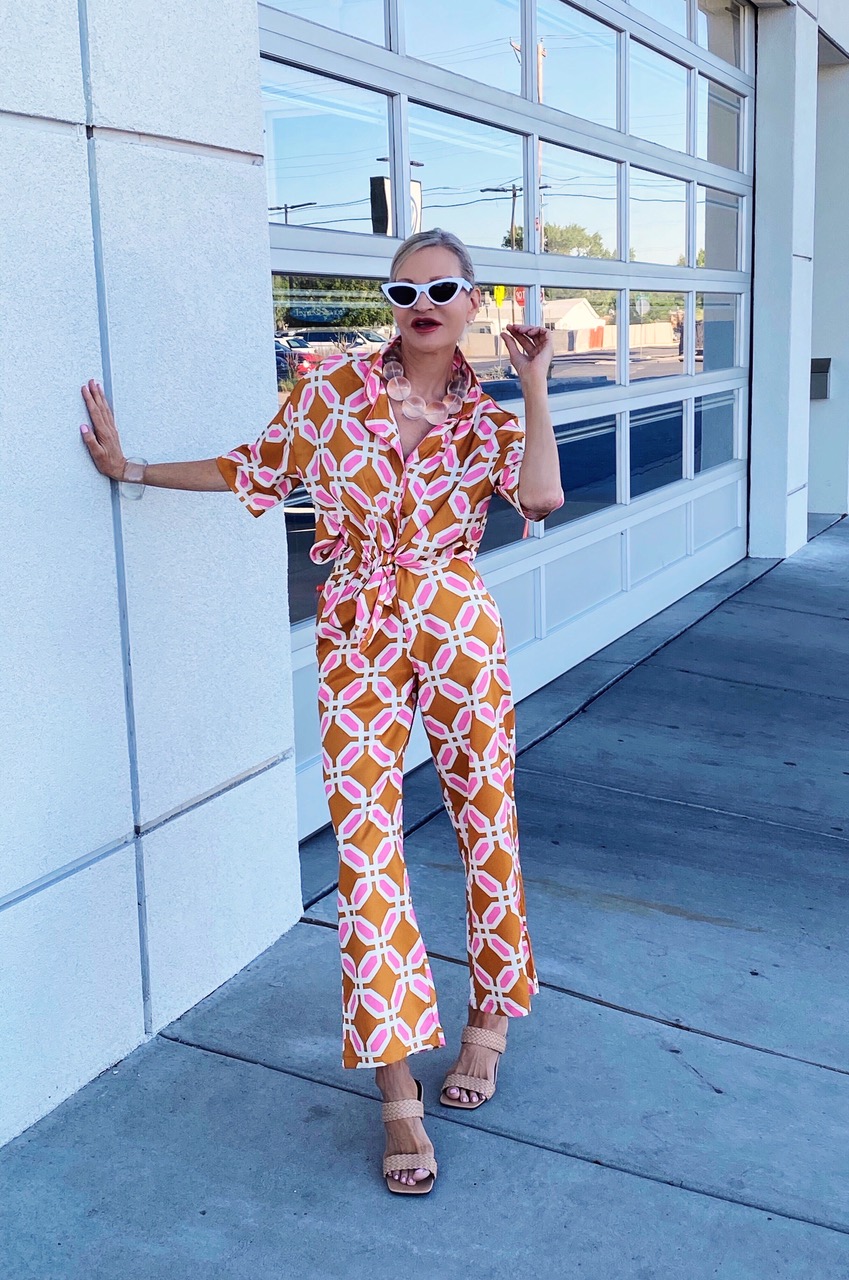 Lifestyle Influencer Jamie Lewinger of More Than Turquoise in SheIn geometric print