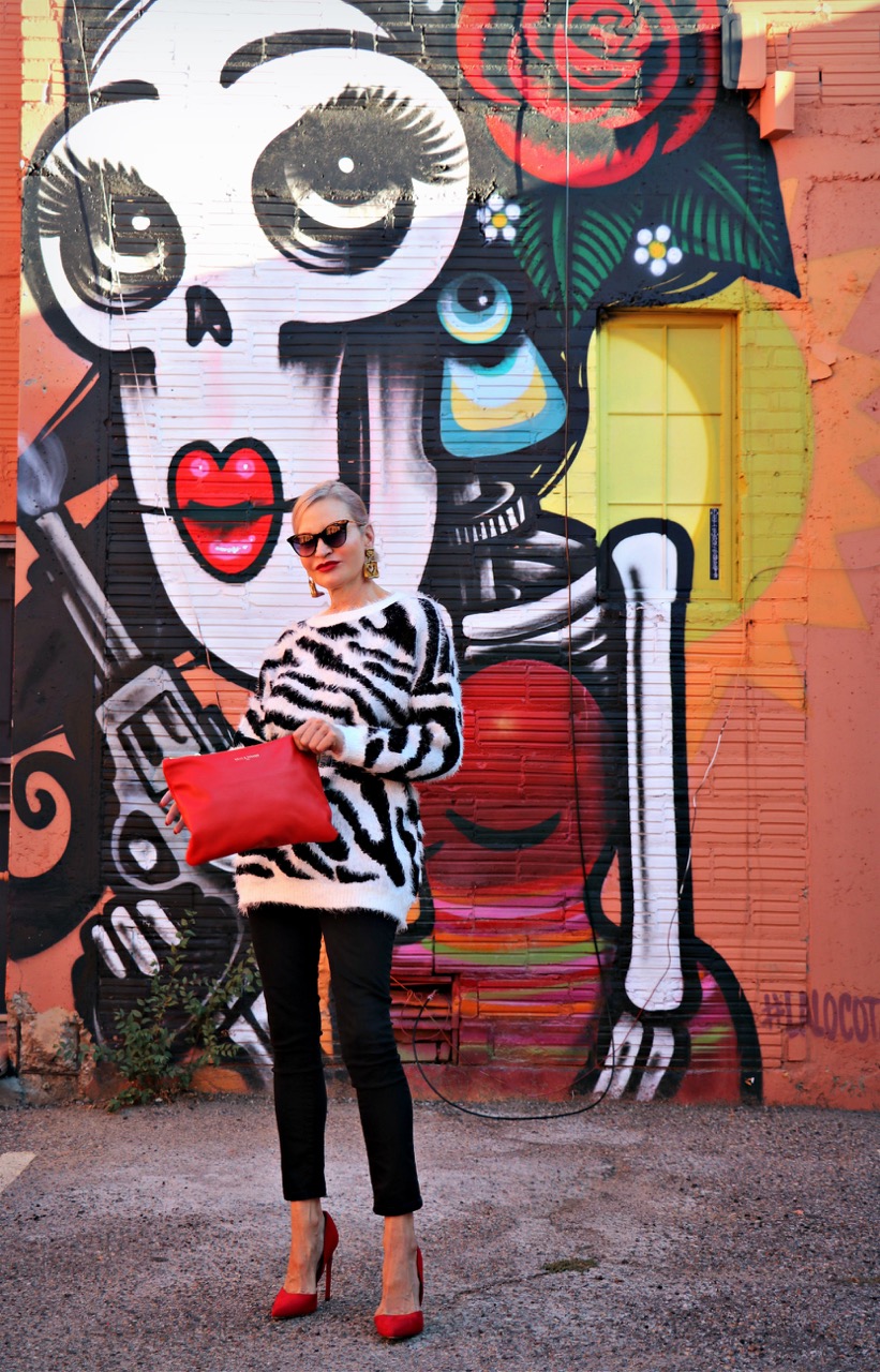 Lifestyle Blogger, Jamie Lewinger of More Than Turquoise, wearing chico's black cat eye sunglasses